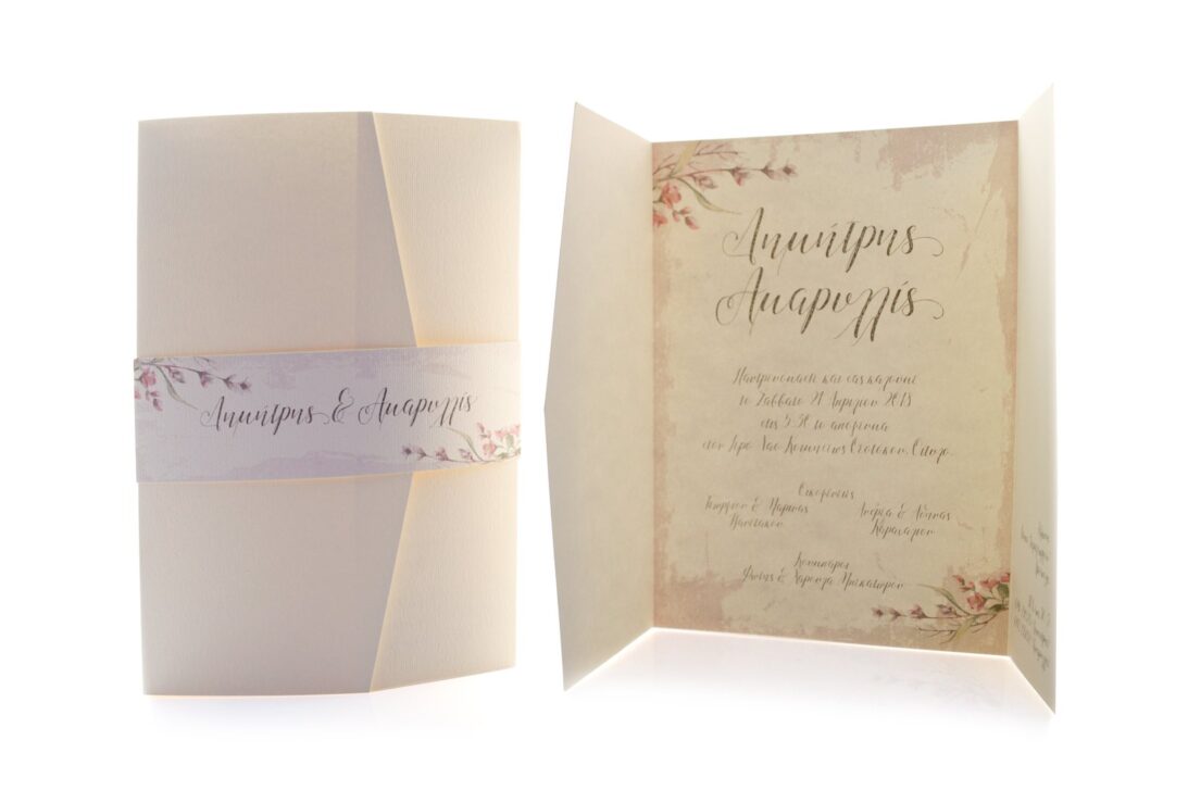 Προσκλητήριο Γάμου: Τρίπτυχο τύπου Pocket folder διάστασης 14,5x21 εκατ. σε χαρτί γκοφρέ (ανάγλυφο) γραμμωτό ιβουάρ 250 γραμ. με εκτύπωση μελάνι σε παλ αποχρώσεις και γκρι και θέμα λουλούδια (α) Φάσα σε χαρτί γκοφρέ (ανάγλυφο) γραμμωτό ιβουάρ 250 γραμ. με εκτύπωση μελάνι τα ονόματα και θέμα λουλούδια_Κωδικός 5933